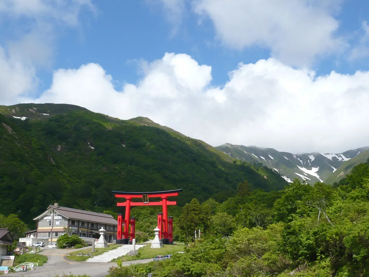 湯殿山神社の写真 2