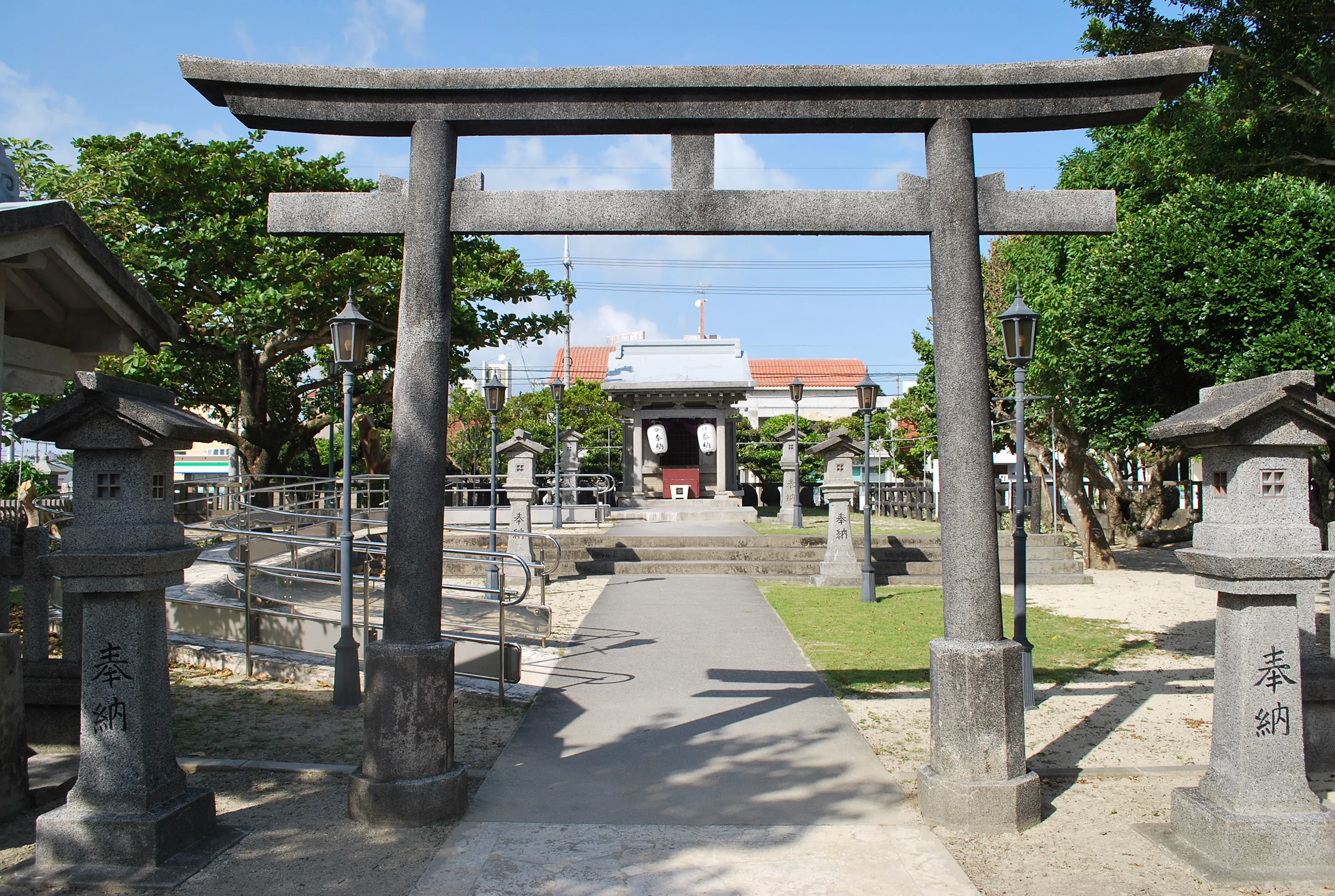 泡瀬ビジュル